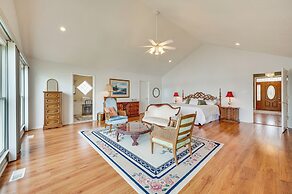 Lakefront Troutman House w/ Spectacular Sunsets!