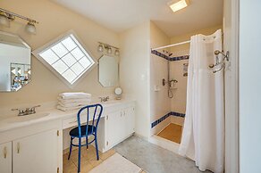 Lakefront Troutman House w/ Spectacular Sunsets!