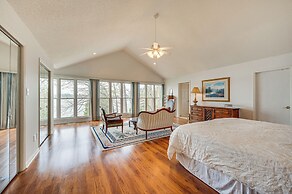 Lakefront Troutman House w/ Spectacular Sunsets!