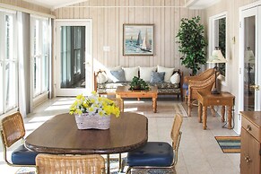 Lakefront Troutman House w/ Spectacular Sunsets!