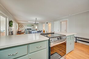 Lakefront Troutman House w/ Spectacular Sunsets!