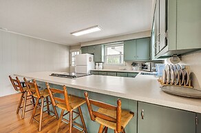 Lakefront Troutman House w/ Spectacular Sunsets!