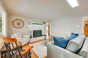 Lakefront Troutman House w/ Spectacular Sunsets!