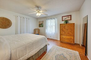 Lakefront Troutman House w/ Spectacular Sunsets!