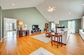 Lakefront Troutman House w/ Spectacular Sunsets!