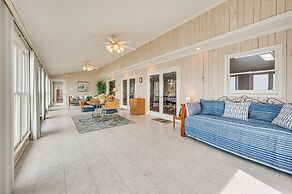 Lakefront Troutman House w/ Spectacular Sunsets!