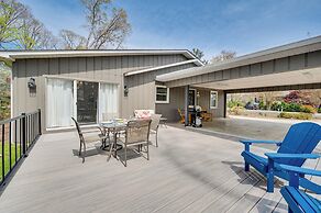 Lakefront Troutman House w/ Spectacular Sunsets!