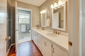 Lakefront Troutman House w/ Spectacular Sunsets!