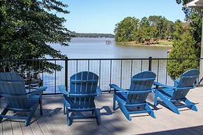 Lakefront Troutman House w/ Spectacular Sunsets!