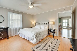 Lakefront Troutman House w/ Spectacular Sunsets!