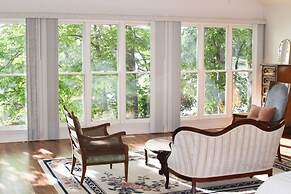 Lakefront Troutman House w/ Spectacular Sunsets!