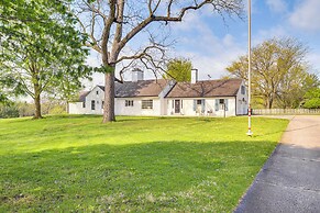 Knoxville Area Getaway on 22 Acres w/ Pond Access!