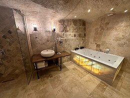 Hira Cave Hotel