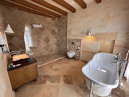 Hira Cave Hotel