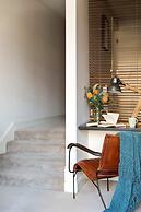 1-bedroom Unit in Classic Melbourne CBD Building!