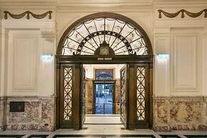 1-bedroom Unit in Classic Melbourne CBD Building!