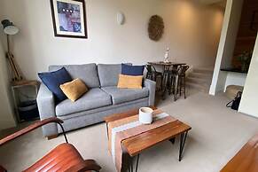 1-bedroom Unit in Classic Melbourne CBD Building!