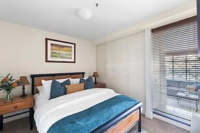 1-bedroom Unit in Classic Melbourne CBD Building!