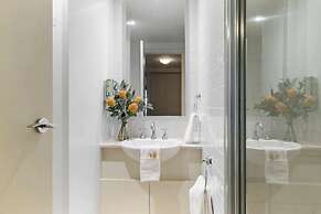 1-bedroom Unit in Classic Melbourne CBD Building!