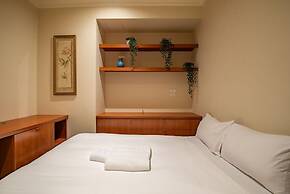 Elegant 4B 2B Unit in Melbourne CBD w/ Parking!