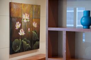 Elegant 4B 2B Unit in Melbourne CBD w/ Parking!