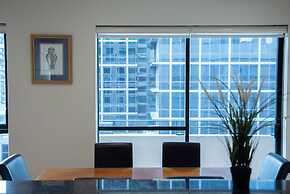 Elegant 4B 2B Unit in Melbourne CBD w/ Parking!