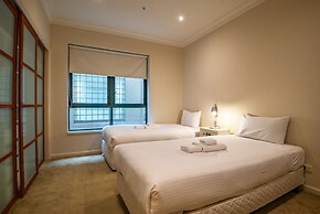 Elegant 4B 2B Unit in Melbourne CBD w/ Parking!