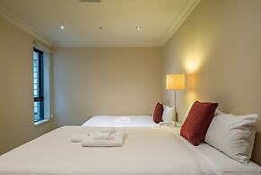 Elegant 4B 2B Unit in Melbourne CBD w/ Parking!