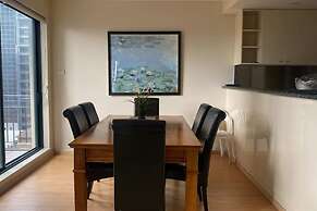 Elegant 4B 2B Unit in Melbourne CBD w/ Parking!
