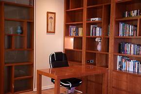 Elegant 4B 2B Unit in Melbourne CBD w/ Parking!