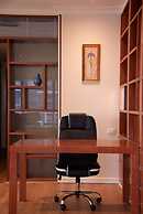 Elegant 4B 2B Unit in Melbourne CBD w/ Parking!