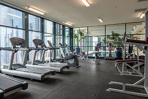 Elegant 4B 2B Unit in Melbourne CBD w/ Parking!