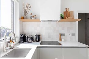 Sleek Scandi-inspired 2BD Flat, Fulham