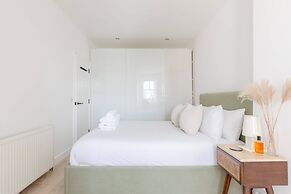 Sleek Scandi-inspired 2BD Flat, Fulham