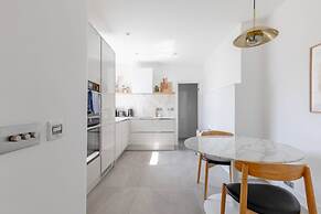 Sleek Scandi-inspired 2BD Flat, Fulham