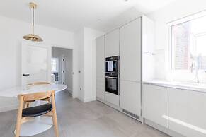 Sleek Scandi-inspired 2BD Flat, Fulham