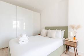 Sleek Scandi-inspired 2BD Flat, Fulham