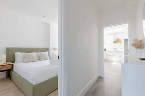 Sleek Scandi-inspired 2BD Flat, Fulham