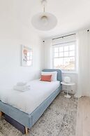 Sleek Scandi-inspired 2BD Flat, Fulham