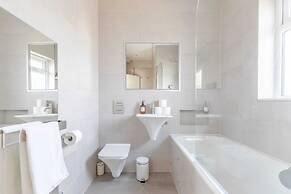 Sleek Scandi-inspired 2BD Flat, Fulham