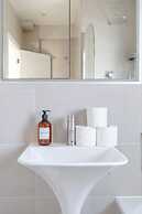 Sleek Scandi-inspired 2BD Flat, Fulham