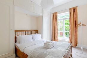 Roomy 3BD by Hampstead Heath!