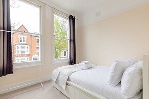 Roomy 3BD by Hampstead Heath!