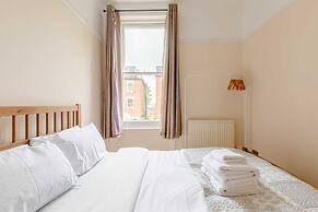 Roomy 3BD by Hampstead Heath!