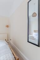 Roomy 3BD by Hampstead Heath!