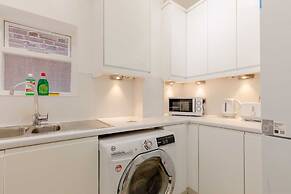 Roomy 3BD by Hampstead Heath!