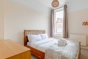Roomy 3BD by Hampstead Heath!