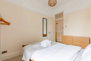 Roomy 3BD by Hampstead Heath!
