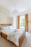 Roomy 3BD by Hampstead Heath!