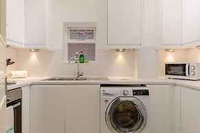 Roomy 3BD by Hampstead Heath!